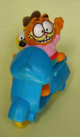 Kunststoff-Figur: Garfield auf Motorroller - 1988 - mge-shop