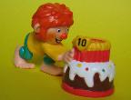 Kunststoff-Figur: Pumuckl mit Geburtstagstorte (McDonalds - Pumuckl) - 1998 - mge-shop